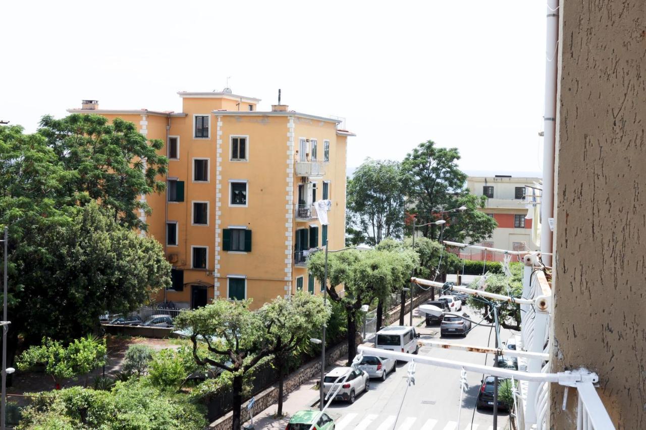 Bright Apartment Near The Sea With Parking 살레르노 외부 사진