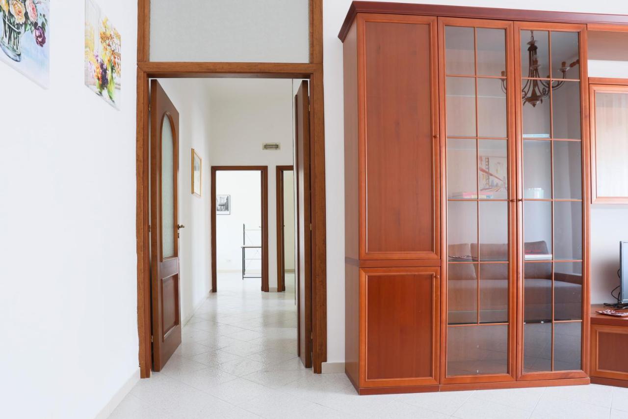 Bright Apartment Near The Sea With Parking 살레르노 외부 사진