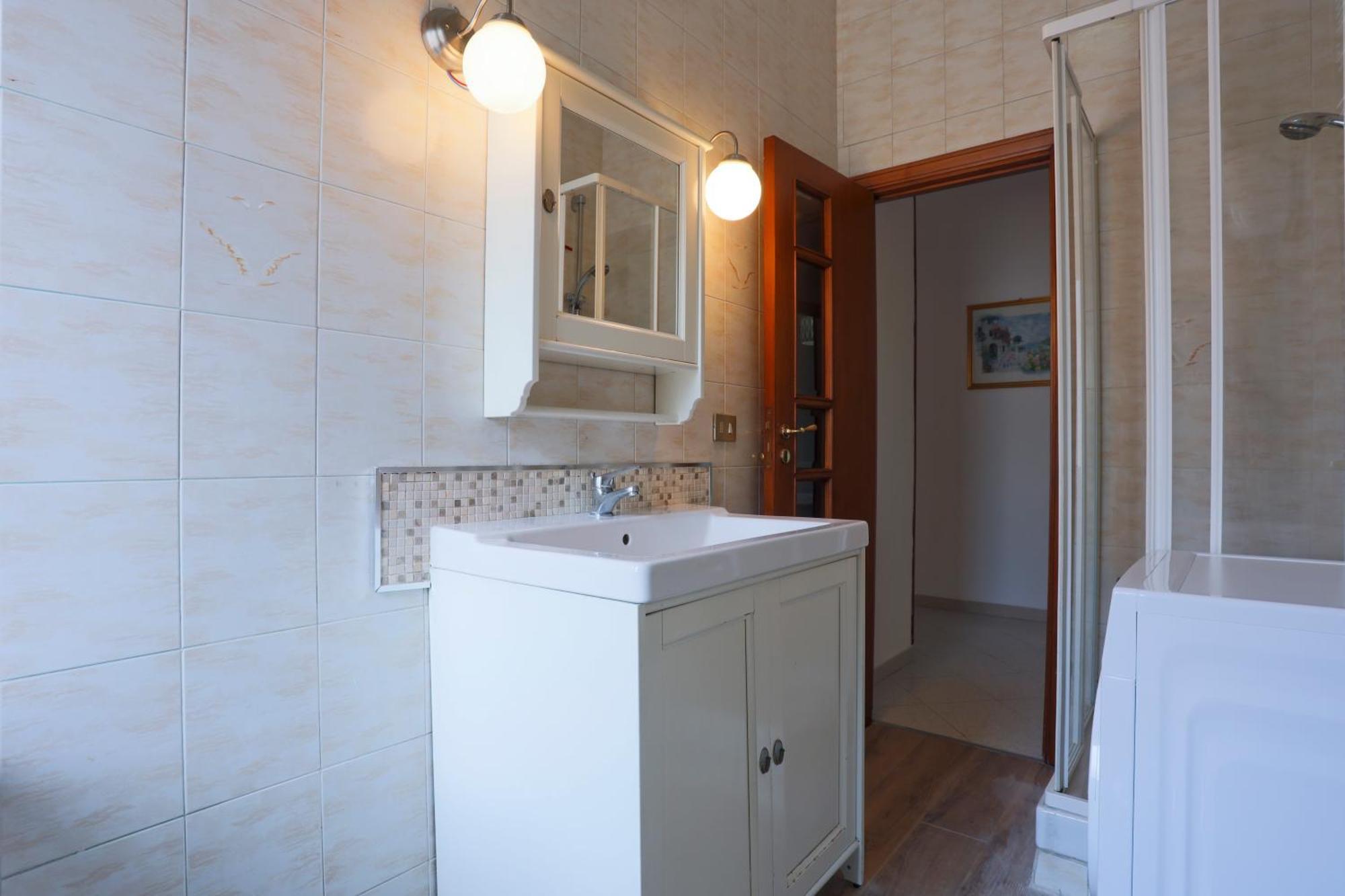 Bright Apartment Near The Sea With Parking 살레르노 외부 사진